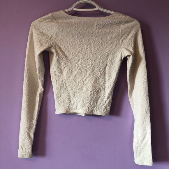 ๐ BNWT ABERCROMBIE long sleeve crop top - Picture 3 of 8